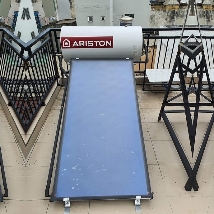 May-nuoc-nong-mat-troi-chiu-ap-150-Ariston-Alo-La-Co Máy năng lượng mặt trời 150L Ariston