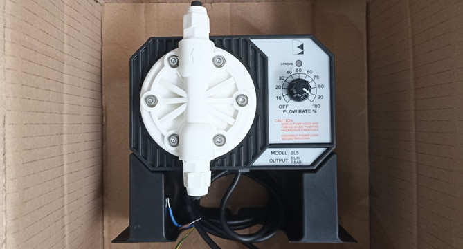 Máy bơm định lượng hóa chất HANNA BL5-2