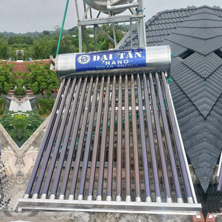Máy nước nóng năng lượng mặt trời 180 lít Đại Tân